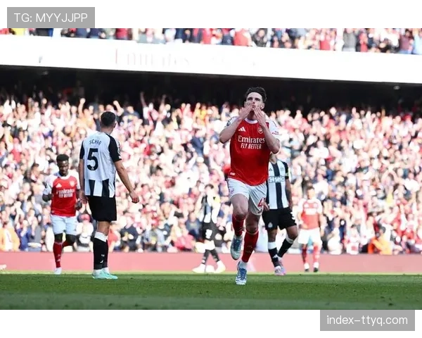 阿森纳客场2-0胜维拉，赖斯单后腰解放双前腰战术成取胜关键